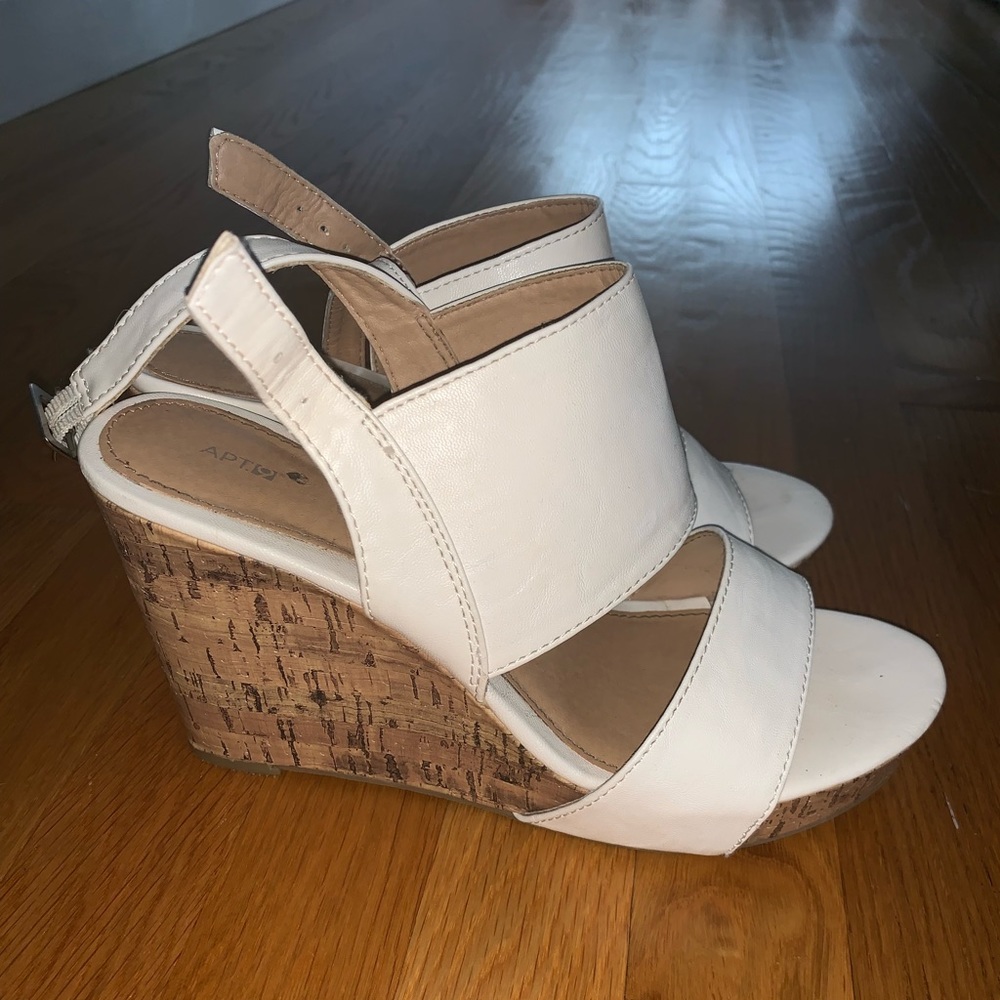 Apt. 9 women’s wedges in white
